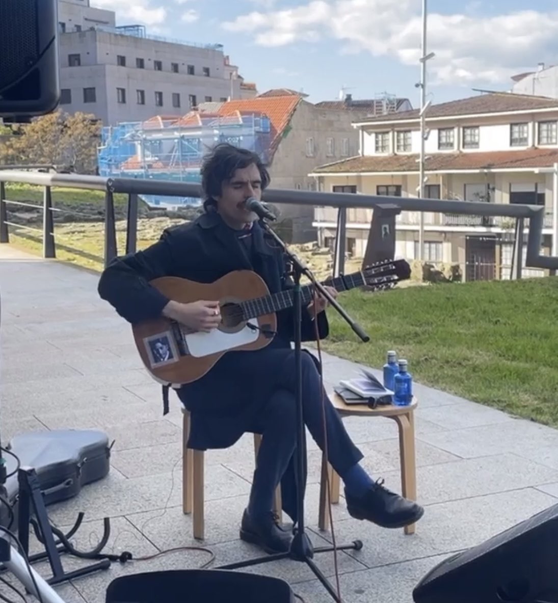 josinocarballo's tweet photo. Seguimos (LXXV):
1. @VeraFauna en la sala @tempoclub
2. @SantiAraujo no Panderetas.
3. @shegomanda en la Sala Rouge
¡Muchas gracias a todos los implicados!
#verafauna #santiaraujo #shegomanda #quelamúsicanopare #ernierecords https://t.co/8O6acf9310