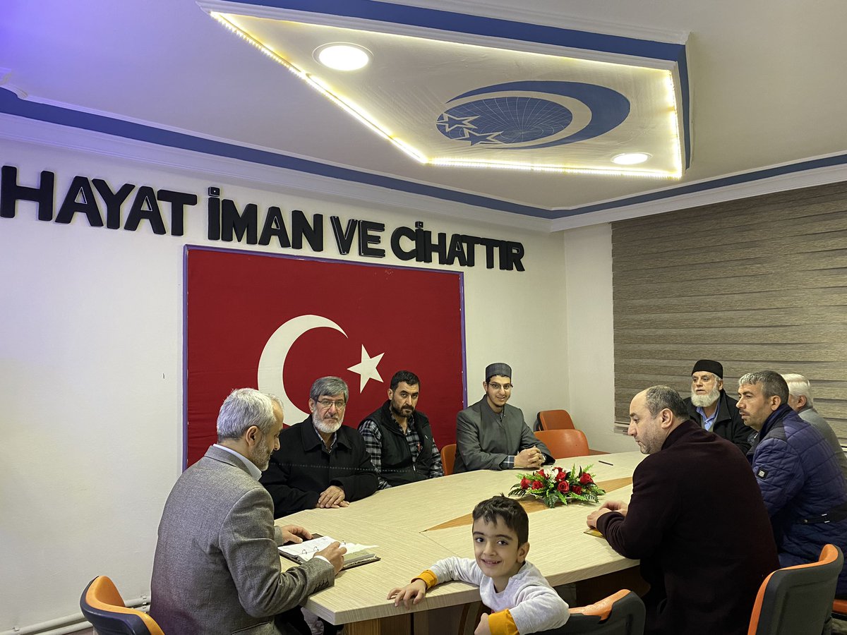 agddulkadiroglu's tweet photo. İlçe yönetim kurulu haftalık toplantımızı icra ettik. Rabbim şuurlu olmayı, gayret etmeyi ve yaptığımız işi Allah rızası için yapmayı nasip etsin. https://t.co/POXoypXKOX