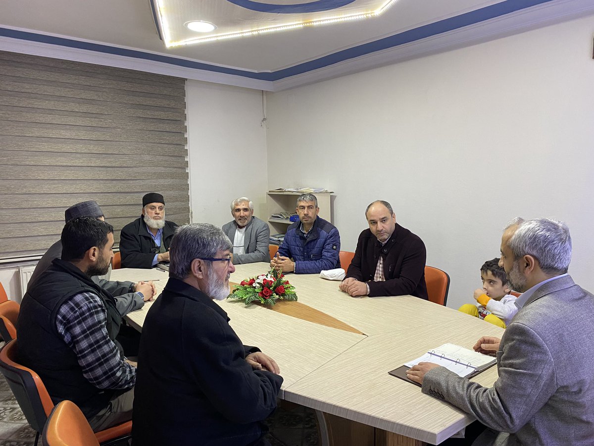 agddulkadiroglu's tweet photo. İlçe yönetim kurulu haftalık toplantımızı icra ettik. Rabbim şuurlu olmayı, gayret etmeyi ve yaptığımız işi Allah rızası için yapmayı nasip etsin. https://t.co/POXoypXKOX