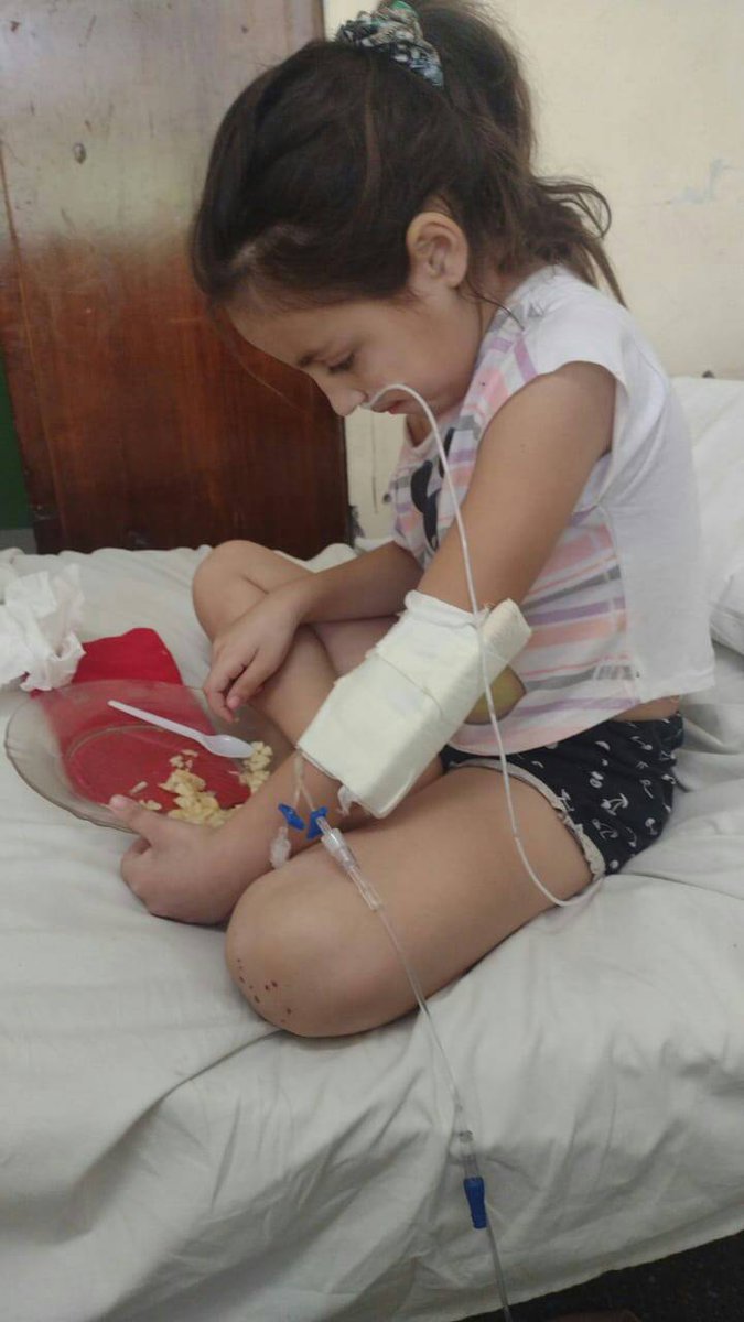 George_DLaJ's tweet photo. Yamil Guevara, cuenta el testimonio de su hija Antonella Guevara, la cual comenzó a enfermar después de la💉. Según Yamil, su hija nunca había estado enferma. A raíz de la💉, comenzó con dolores en todo el cuerpo y fue diagnosticada de vasculitis. Falleció el 11/01/23.👇 https://t.co/ka1bCpziI9