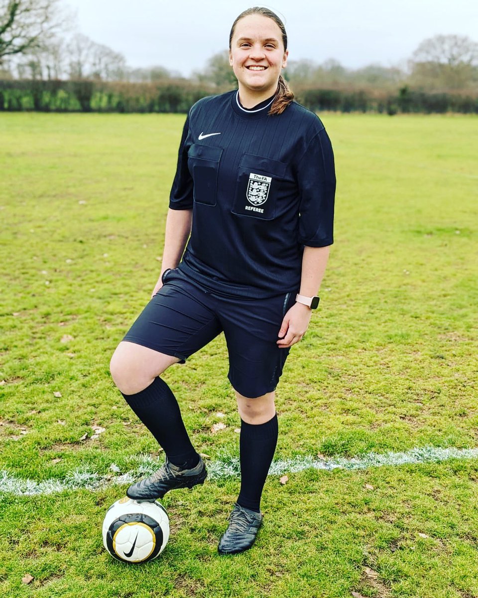 Smallfieldjnrs's tweet photo. Huge shout out for Bella Shields, one of our U14 Girls who has now qualified as a FA Referee! She's now in the FA Referee Academy and her long term goal is to work with Premier League clubs. Way to go Bella 👏🏻 👏🏻 #fareferee #smallfieldjfc #reachforthestars https://t.co/eHYR1NBb3D