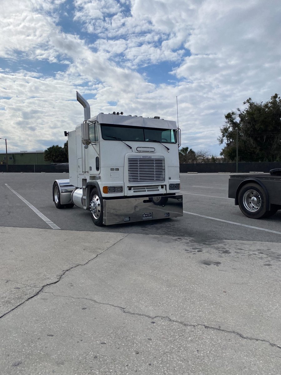 raneyschrome's tweet photo. In with the old out with the new!🚛
Thank you to these drivers for stopping by Raney's Chrome Shop and letting us see these beauties 😍.
#raneys #cabover #semi #chrome #trucker https://t.co/2hQAOry3oS