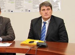 CDAgustinos's tweet photo. 👉 Ya podemos votar el premio Legatus de la Asociación Antiguos Alumnos de Agustinos. Entre los candidatos está nuestro querido y añorado Claudio Gómez. Qué mejor homenaje que votar su candidatura y que reciba a título póstumo este reconocimiento. https://t.co/Ux1lqxkMEP