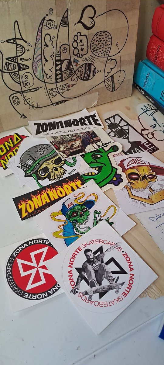 arturkja's tweet image. stickers inspiram.
se for dos amigxs tudo, melhor!

#ZONANORTESKATEBOARD #CH2 #DaduBarbosa #naolegaltattoo #erfz #CulturaUrbana #StreetArt