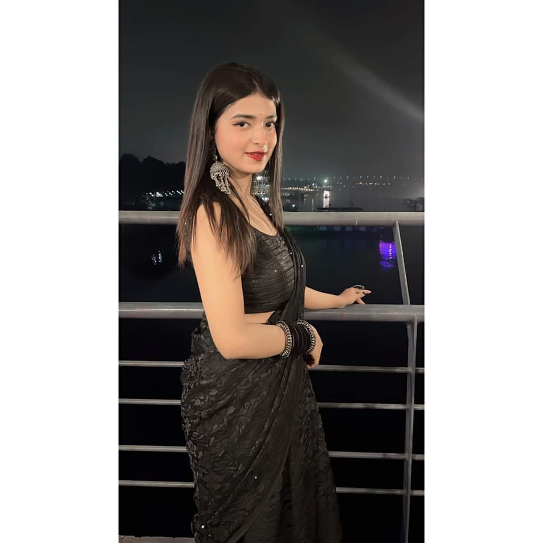 🖤✨
.
.
#blacksaree #outfit #indianoutfit #instagram #instadaily #instapost #instafashion #explorepage #explore