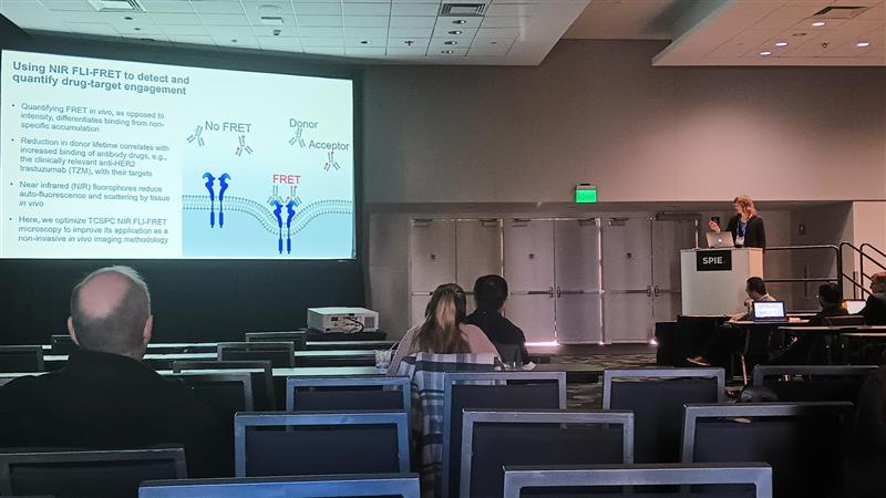 barrosolab's tweet photo. Great job, Cay! @PhotonicsWest #jenlab competition #proudPI https://t.co/1MYmHgTabA