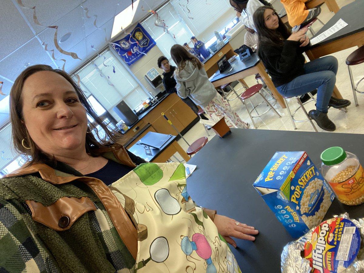 6RedScienceD56's tweet photo. Popcorn Lab today to demonstrate the transfer of heat!!#d56achieves #conduction #convection #radiation #scienceisfun https://t.co/MOoExQaXjD