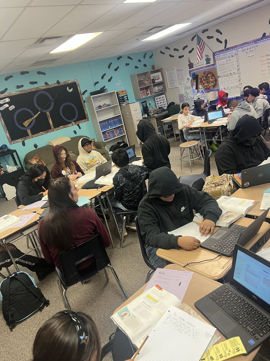Kriv918's tweet photo. Shoutout to some of our @CactusCoyotes learners and teachers for giving some agency to student learning and innovating their learning through playlists and station rotations! #coyoteproud #cgesd https://t.co/sniMjhArZF