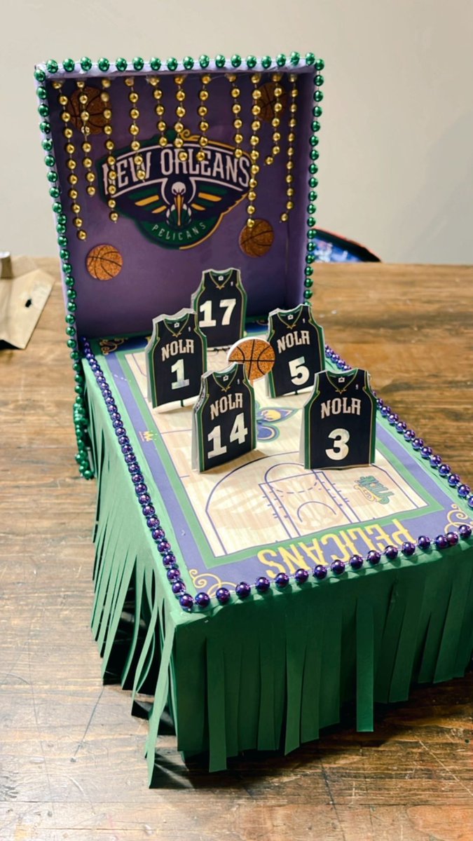 BootKreweMedia's tweet photo. This young fan made a Pelicans Mardi Gras float for school 👏

(via meaganqbailey/IG) https://t.co/8UzcpkK2rV