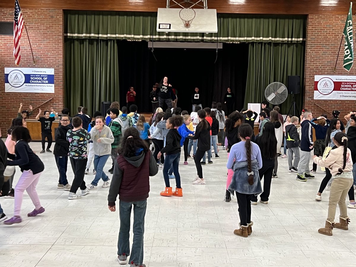 htsd_mcgalliard's tweet photo. Mindful McGalliard Zumba! A great end to our Great Kindness Challenge Week! ☺️💃🏻🕺⁦@WeAreHTSD⁩ ⁦@htsd_mcgalliard⁩ https://t.co/qNKAR0RApM