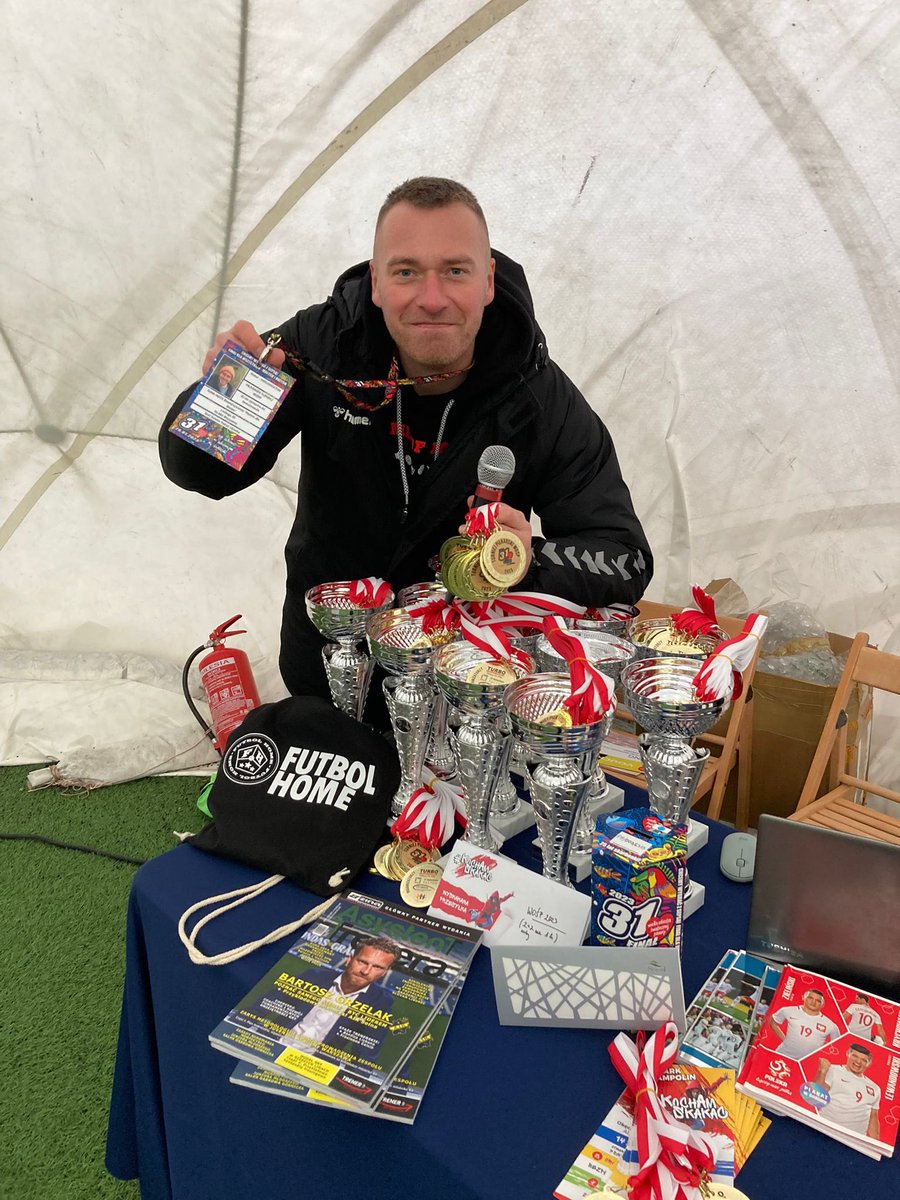 grzeje's tweet photo. W pucharach doszliśmy do finału... 31 Finał @fundacjawosp na Bielanach. 
@turbo_fa ⚽️❤️ https://t.co/oYFhNsgLOl