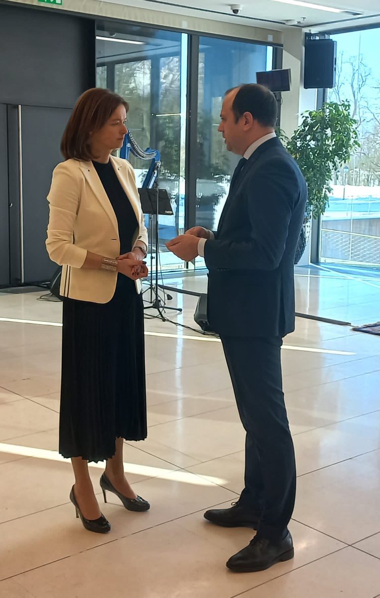 OlegTulea's tweet photo. Today, President of Slovenia, H.E. Dr. Nataša PIRC MUSAR met with the Heads of Missions accredited to Slovenia. 
On this occasion, I conveyed my best wishes for a prosperous New Year to Slovenian officials, reiterating deep appreciation for the reliable coop between 🇲🇩and 🇸🇮! https://t.co/5XpFKh31yt