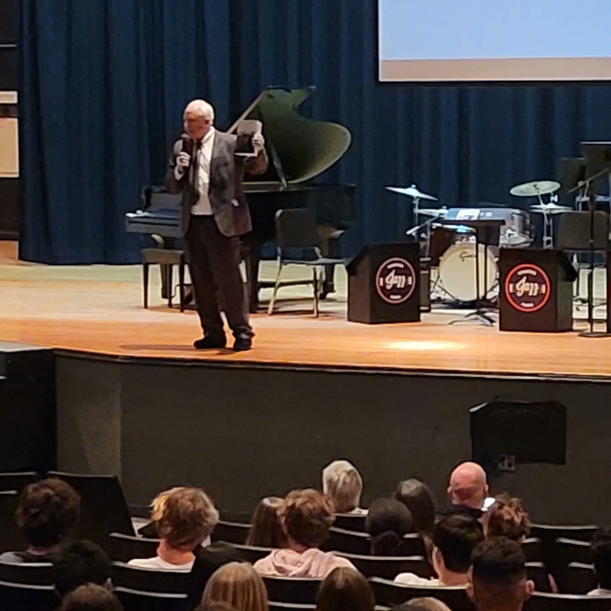 wp_ibdp's tweet photo. Author Matthew Rozell, who wrote, A Train Near Magdeburg &amp; The Things Our Fathers Saw, is sharing his story of how he assigned a project in his US History class that eventually changed his life and this book that helped reunite Holocaust survivors with their liberators. https://t.co/zAsjRB7P81