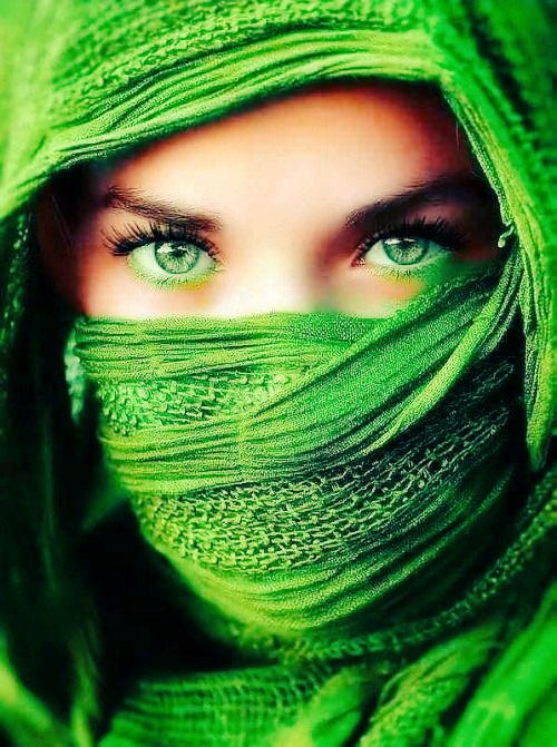 refreshmind0's tweet image. तेरी आंखों की आदाओं से दूर रखे खुदा
सुना है तेरी आंखों ने अच्छे अच्छे को मुरीद बना रखा है 🙄