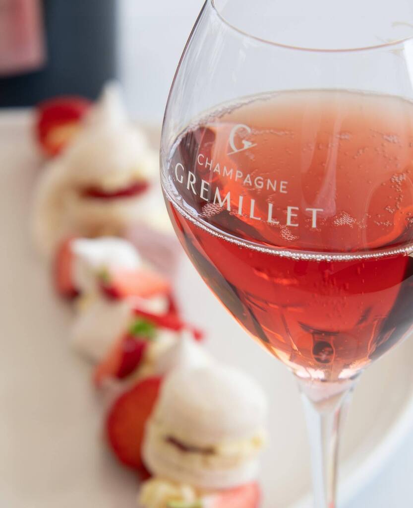 Do you drink some Rose champagne during winter? 
-
Follow us 👇⁠
@champagnegremillet⁠
@champagnegremillet⁠
-⁠
#champagnegremillet #gremilletsuccess #gremillet⁠ #1success1gremillet⁠ 
-⁠
Not intended to be seen by persons under the legal alcohol din… instagr.am/p/CoDGp-etOYK/