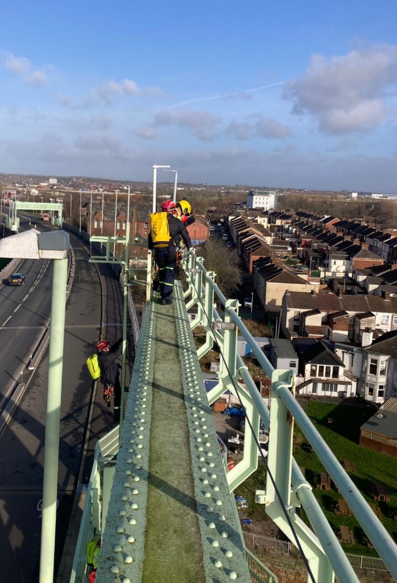 LymmFS's tweet image. Blue Watches from Runcorn &amp;amp; Lymm conducted training on the Jubilee Bridge today. It was a good opportunity for both Watches to get a chance to ascend the bridge &amp;amp; the Rope Rescue Crew from Lymm to look at rescue procedures from the top of the bridge #TechRescue #CheshireFire 🚒