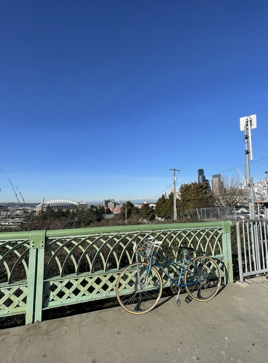 blitzurbanism's tweet photo. The best way to start your day is by biking in Seattle. #beaconhill #aginghealthy https://t.co/JO9I1PA9zU