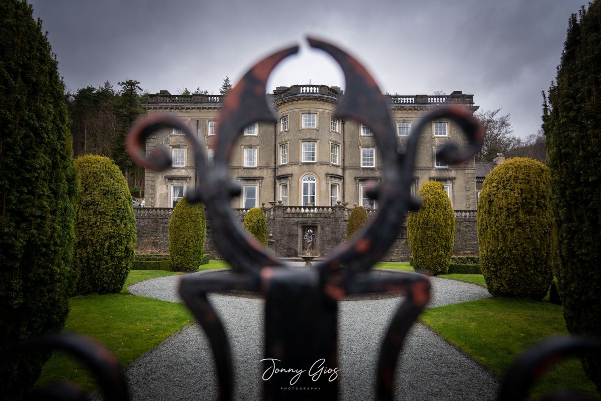 Supergios's tweet photo. Wondering around Rydal Hall this afternoon for @unsplash some great light @Rydal_Mount @CarlisleDiocese #lakedistrict #cumbria #rydalhall https://t.co/gy8bw5Jda7