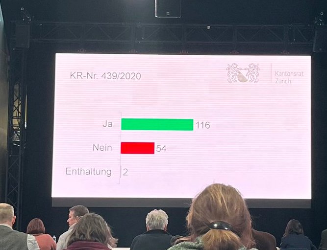 Breite Allianz <a href="/al_zuerich/">Alternative Liste Zürich</a> <a href="/GrueneZuerich/">GRÜNE Zürich</a> <a href="/glpstadtzuerich/">GLP Stadt Zürich</a> <a href="/FDP_Liberalen/">FDP Schweiz</a> <a href="/spzuerich/">SP Zürich</a> <a href="/DieMitte_ZH/">Die Mitte Kt. Zürich</a> für ein kleines Lebewesen: #Dunklebiene im Anflug @Biodiversität #Vielfalt danke <a href="/Stadtbiene/">O</a>