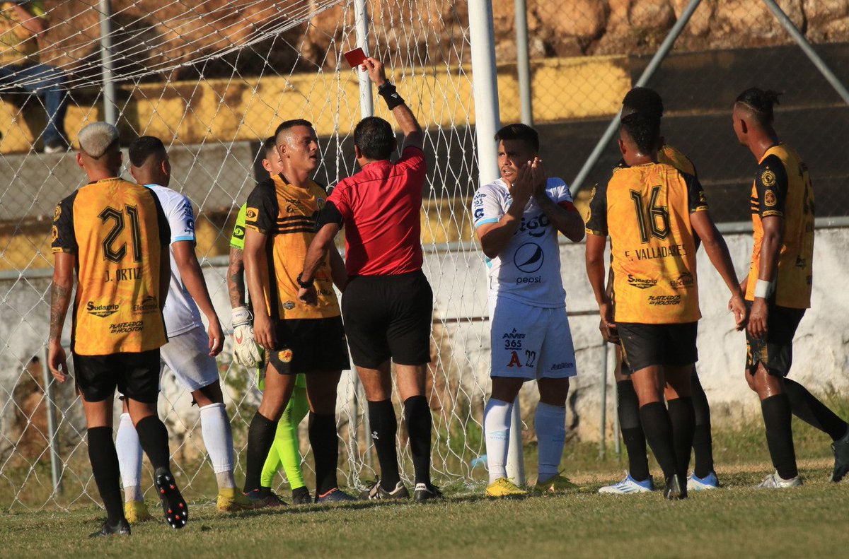 Diario El Salvador on Twitter "DeDeportes Ronald Padilla, jugador del platense_cd, fue