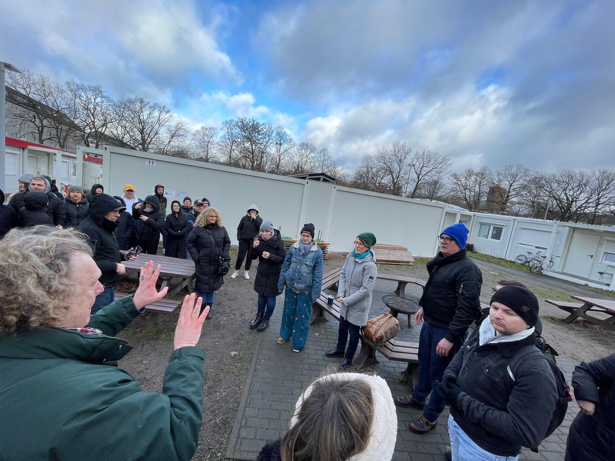 GVB_Berlin's tweet photo. Staatssekretärin Frau Christoph @wenkexin @SenIAS_Berlin suchte mit den tauben Geflüchteten den Dialog. Nun soll gemeinsam mit dem GVB e.V. Lösungswege gefunden werden.@LandesbeiratMmB Danke für die Unterstützung vor Ort @crathmann @deafdgs https://t.co/bmMi0IdaOP