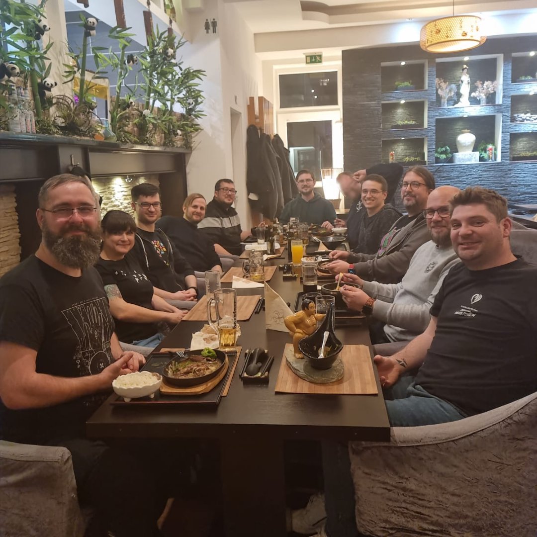 virtual7's tweet photo. Chat n Chill โ in gemรผtlicher Runde saรen wir teamรผbergreifend bei leckerer Misosuppe, frittiertem Tofu und kรถstlichem Bibimbap zusammen und haben gemeinsam den Tag ausklingen lassen. ๐ฑ Ein Hoch auf solch geselligen Abende in real statt #remote. ๐ #virtual7gmbh #ChatnChill https://t.co/dO3TYxfORk
