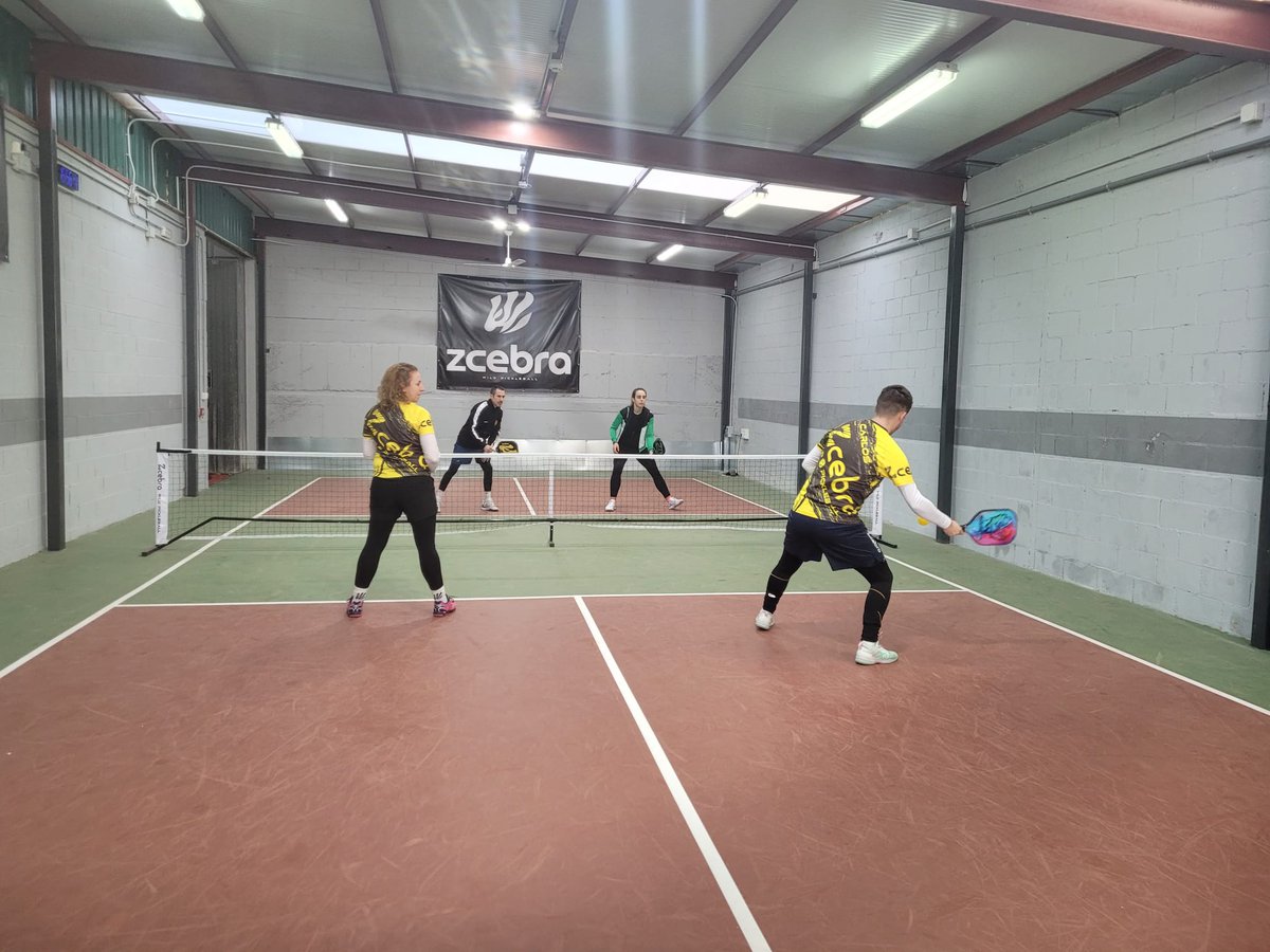 PickleballSpain's tweet photo. #PickleballRecord SEGUNDO SIMULACRO, COMPLETADO✅
Enhorabuena a los protagonistas del reto que busca lograr en marzo el primer récord mundial de "el partido más largo de pickleball"
Este último fin de semana han completado con éxito el segundo simulacro (18h)💪
#pickleball https://t.co/T9dGG09cFo