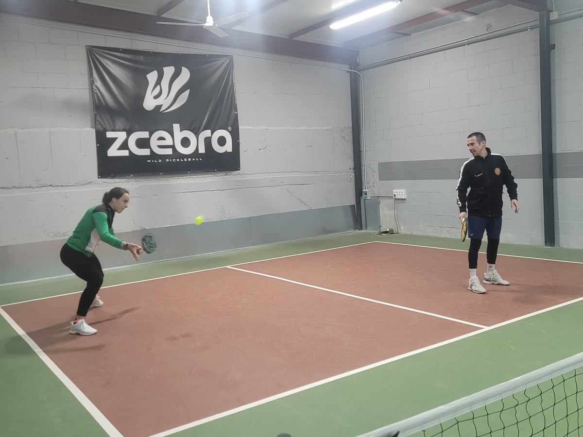 PickleballSpain's tweet photo. #PickleballRecord SEGUNDO SIMULACRO, COMPLETADO✅
Enhorabuena a los protagonistas del reto que busca lograr en marzo el primer récord mundial de "el partido más largo de pickleball"
Este último fin de semana han completado con éxito el segundo simulacro (18h)💪
#pickleball https://t.co/T9dGG09cFo
