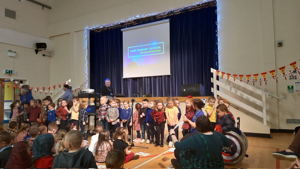 erasmuschools's tweet photo. Welcome assembly of Law Primary School. Thanks for the wonderful performances🥰🥰🥰 https://t.co/xK2eGsekEG