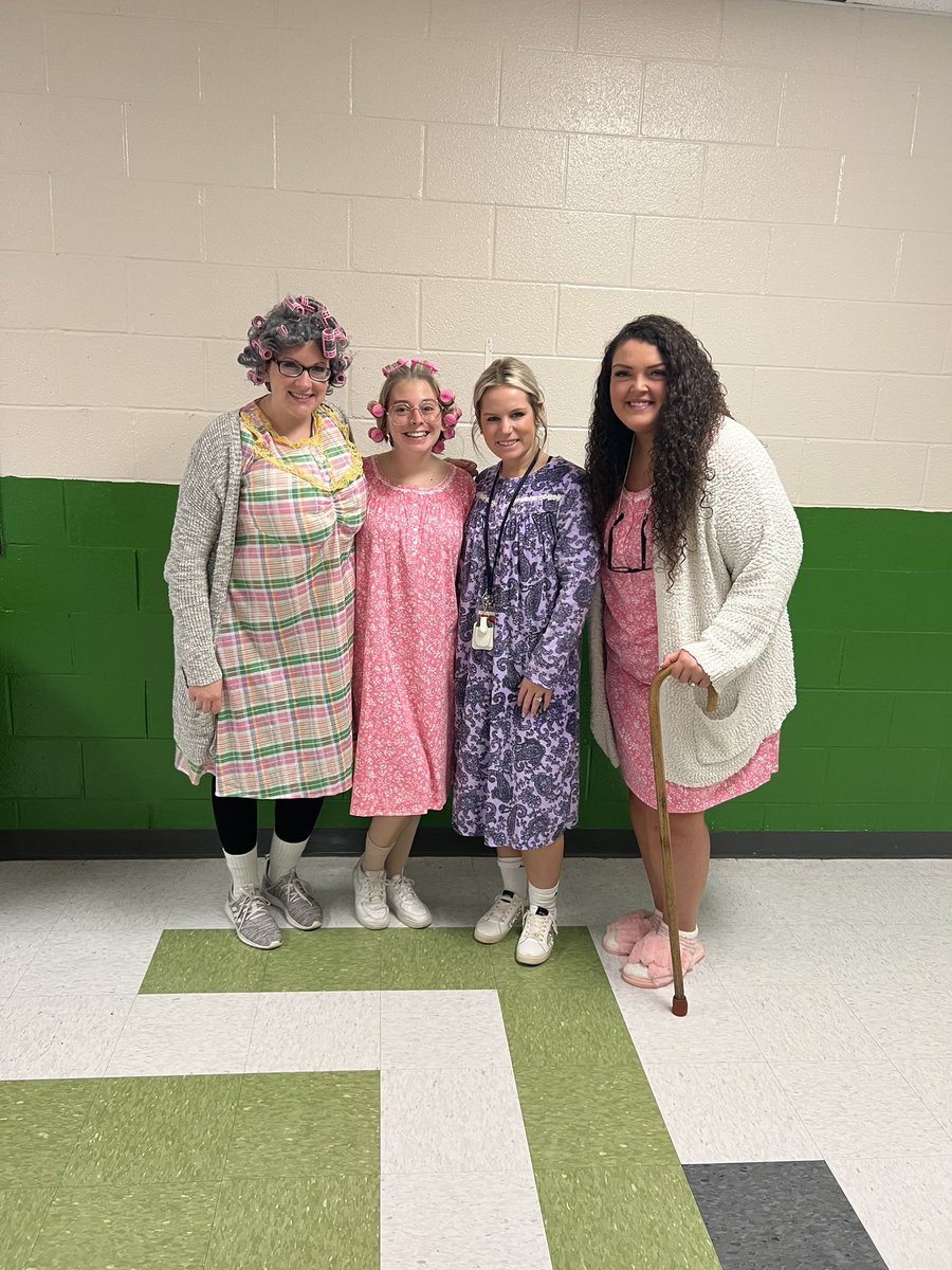 MrsSmith2k19's tweet photo. After attempting to gray my hair out this weekend and realizing 2 cans of spray would never be enough, Iโve decided I will be the 100 year old lady that keeps her hair dyed instead ๐ #100DaysofKindergarten #100DaysSmarter https://t.co/3YqPzScA9e