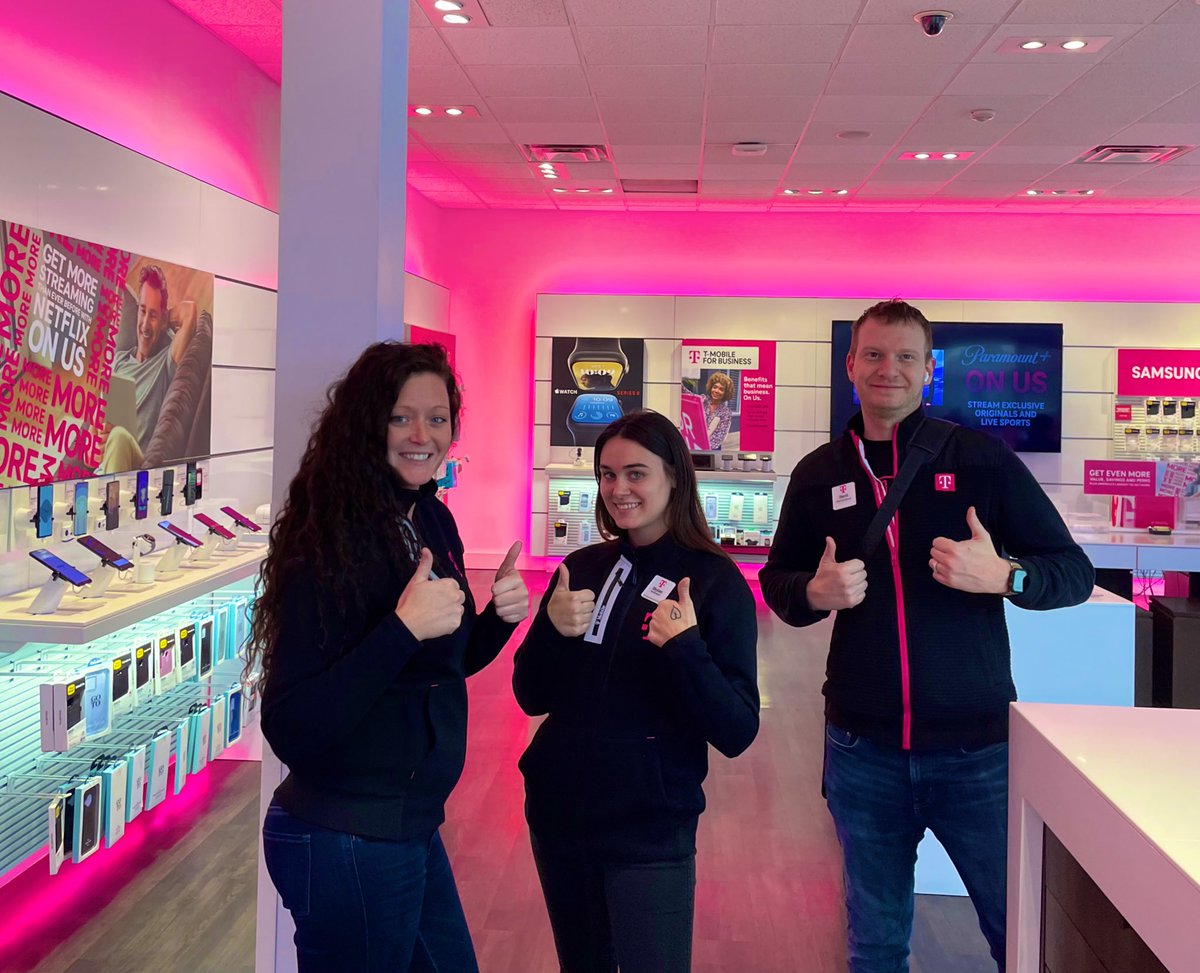 BKnollRetail's tweet image. ￼Magenta fam help me in congratulating our newest Certified Mobile Expert in the DYTFlightClub Skylan!! 🌟#MobileExpert #Training #DYTFlightClub @CinciTrainer @smccloskey30 @wderrickindy @domjrcoleman