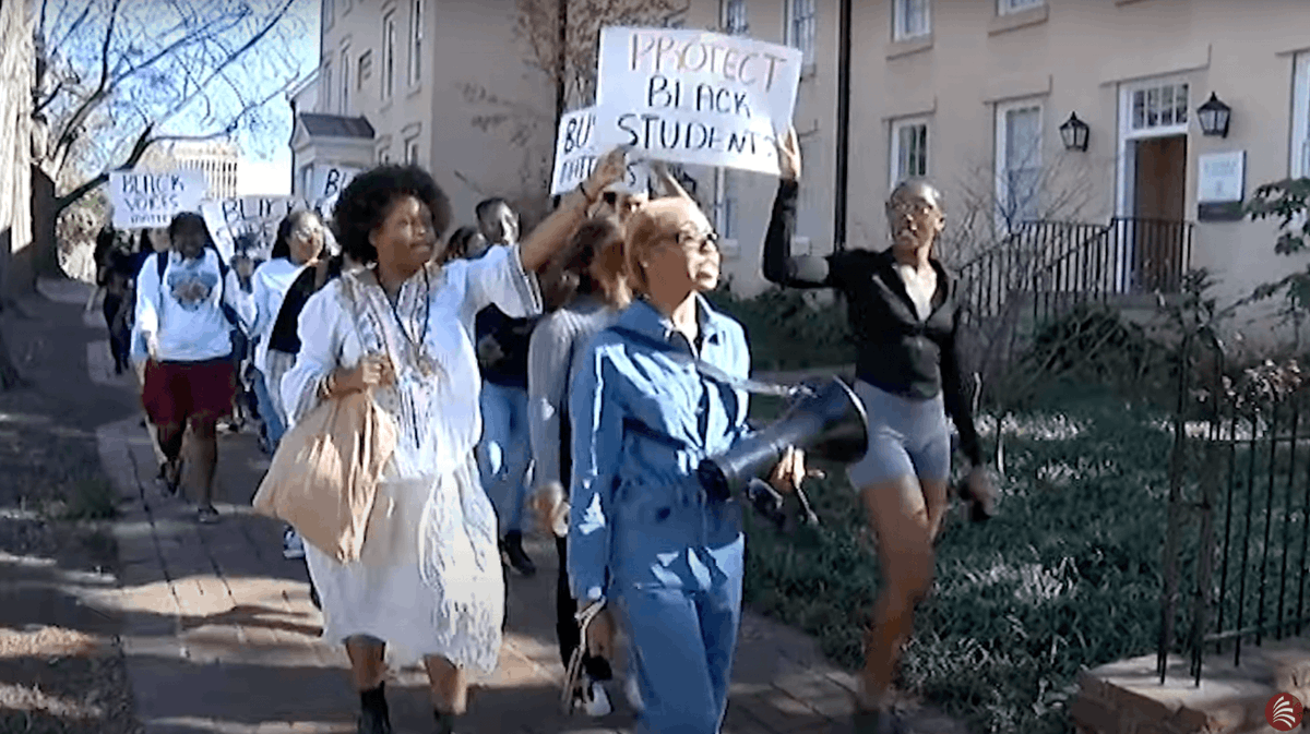 As Seen on <a href="/SGTVatUSC/">SGTV</a>: Senior Courtney McClain led students in protesting inequality on campus 📢

SGTV News' <a href="/zaneheinlein/">Zane Heinlein</a> <a href="/TetorAlex/">Alex Tetor</a> <a href="/smith_carolinem/">Caroline S</a> &amp; <a href="/SpencerJBall/">Spencer Ball</a> have the story -  youtube.com/watch?v=LaT5uV…