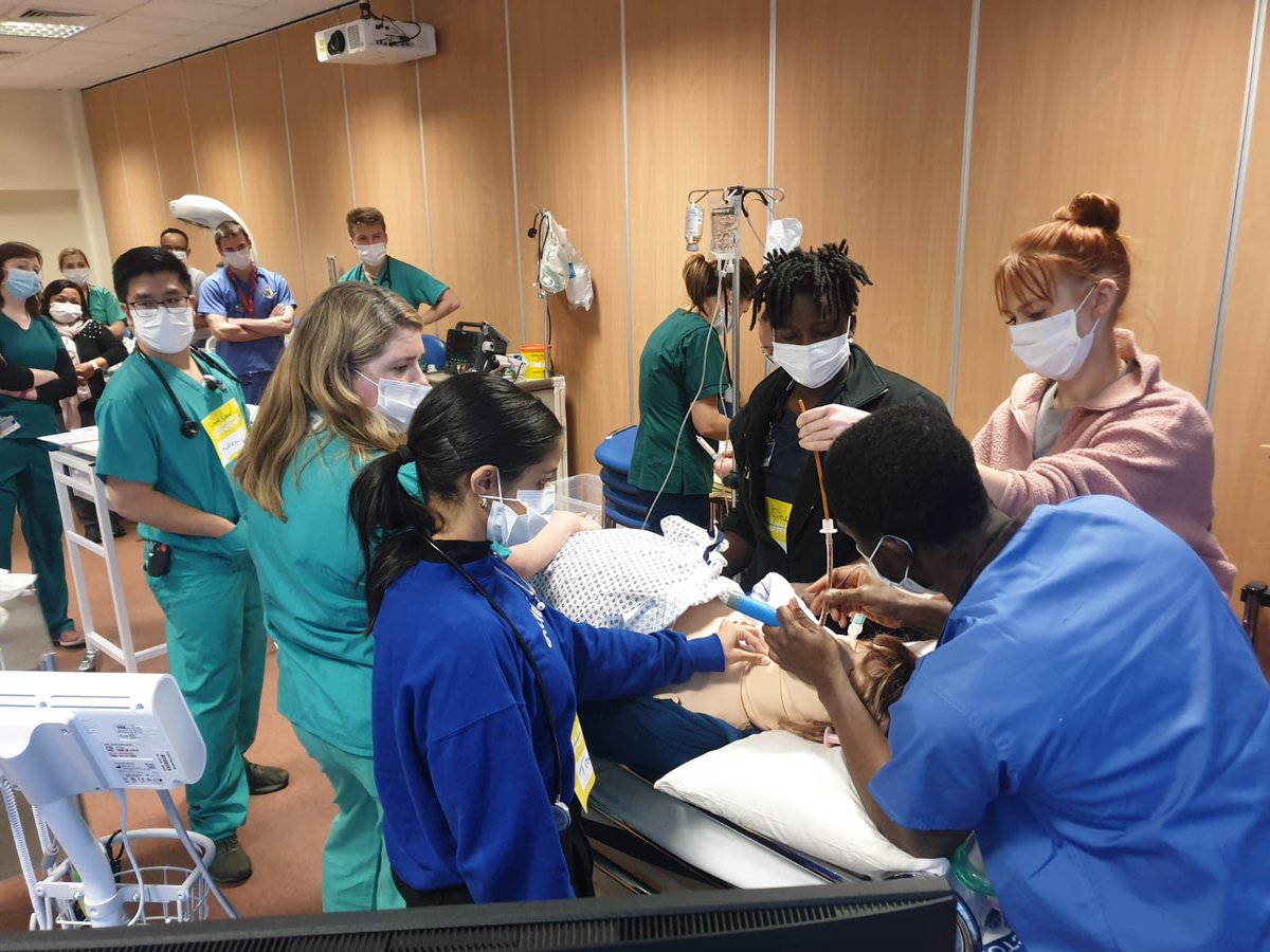 MDT #obstetric emergencies #simulation training;practice managing eclampsia & PEA arrest requiring resuscitative hysterotomy. Well done to the prehospital crew, ED, obstetrics & paeds doctors & nurses! Thanks to the sim team & Caoimhin @RCSI_SIM for the fab task trainer 👏 🙌