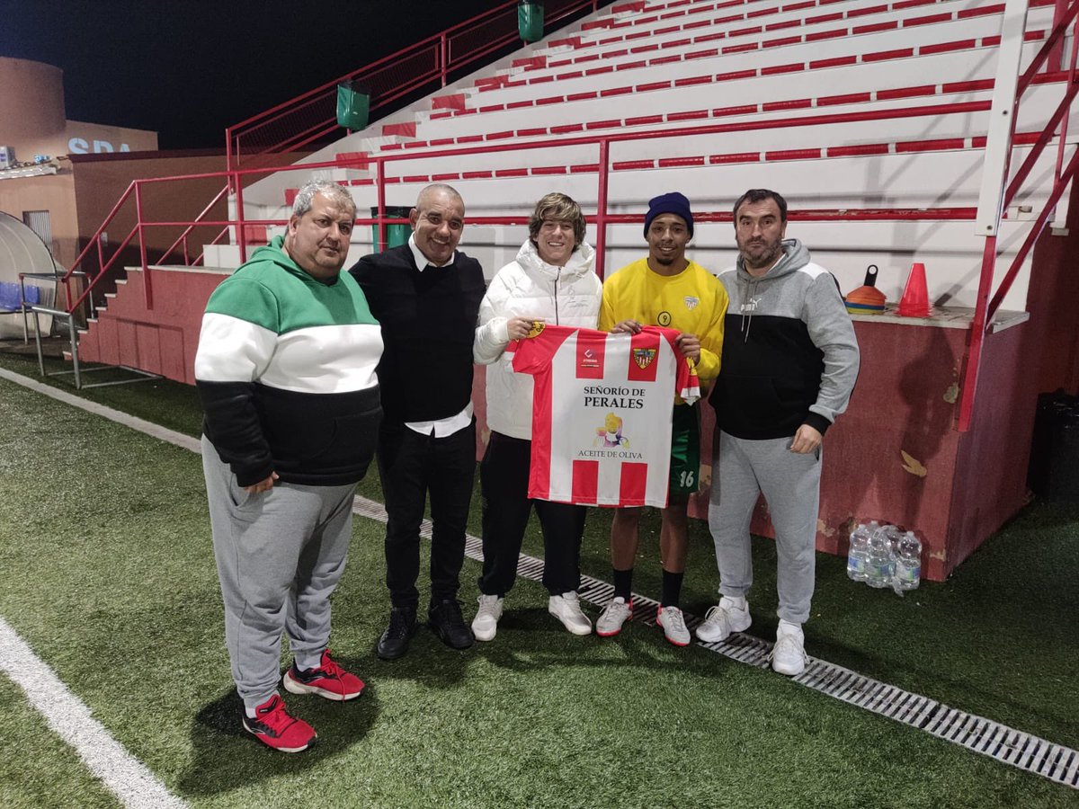 ✅ 𝗢𝗙𝗜𝗖𝗜𝗔𝗟 |

✍🏼 Kevin Oliveira y João Medina nuevos jugadores rojiblancos.

🇪🇸 🤝 🇧🇷 

#PorElSanserMiEquipo 

❤️🤍