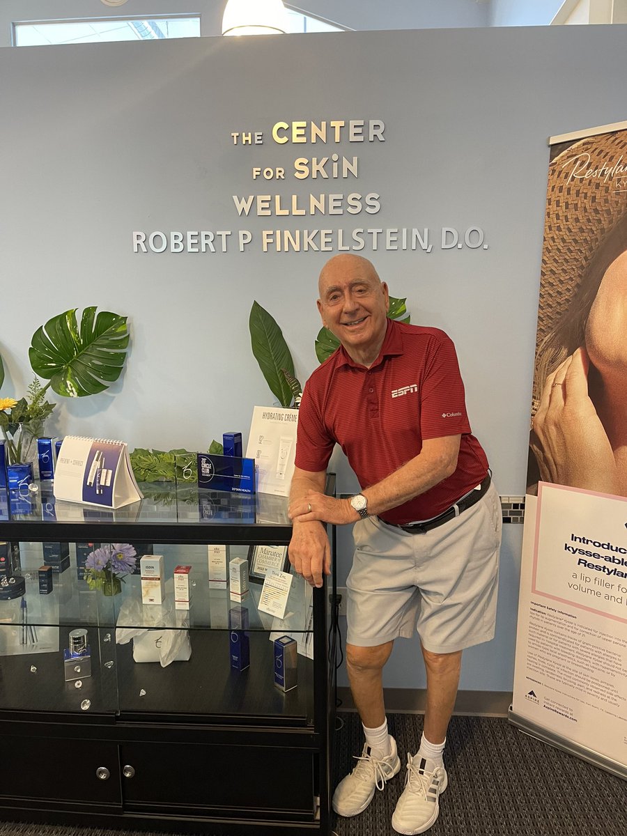 DickieV's tweet photo. It’s nervous time -cancer patients know that feeling as I’m getting my 6 month exam that I must do since battling MELANOMA over a year ago.Pls get annual skin checkups by ur dermatologist -I was so lucky I did as they caught my Melanoma early .🙏🙏🙏 for a good report! https://t.co/kVE11KHZcE