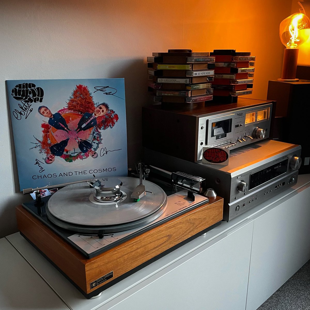 benchampniss's tweet photo. First spin of the brilliant new LP from @themyndset Chaos and the Cosmos!! A brilliant record full of psych garage nuggets! Make sure you have a listen! Lucky to have a signed copy too!! Cheers lads!! #themyndset #myndset #psych #garage #nowplaying #nowspinning #vinyl https://t.co/36JjFZslK0