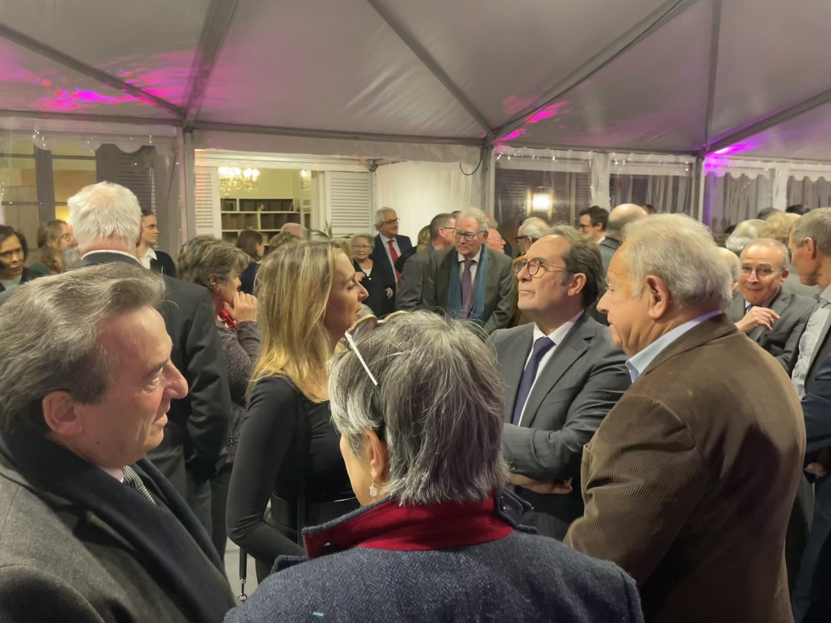 pierre_bedier's tweet photo. Autour des Maires des communes rurales adhérentes pour les vœux @Ingeniery78, agence départementale @Les_Yvelines. Le Département soutient pleinement le bloc communal avec un partenariat de proximité dans l’intérêt de nos territoires et toujours au service des Yvelinois. https://t.co/9CgzN1xEX1