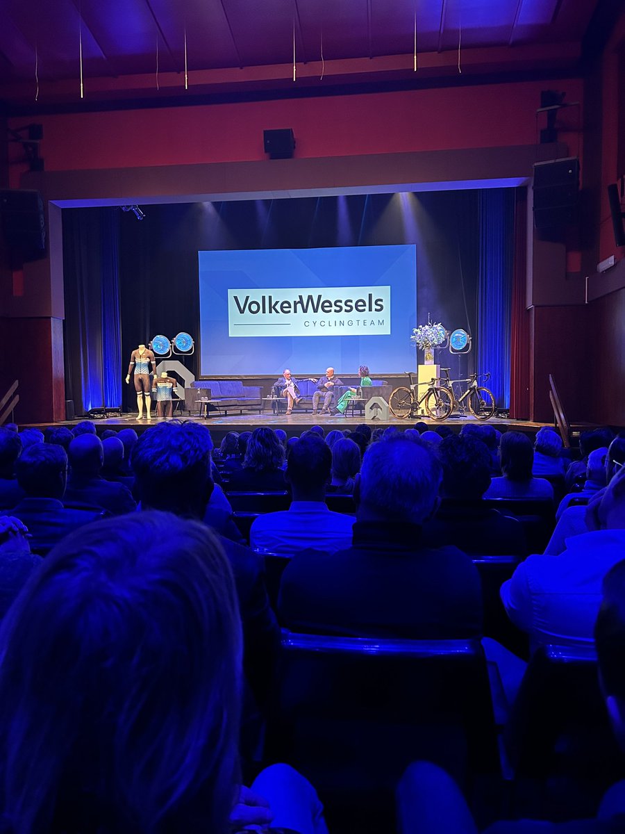Mooie opening van de presentatie van de #volkerwesselscyclingteam met <a href="/marijnfietst/">Marijn de Vries</a>