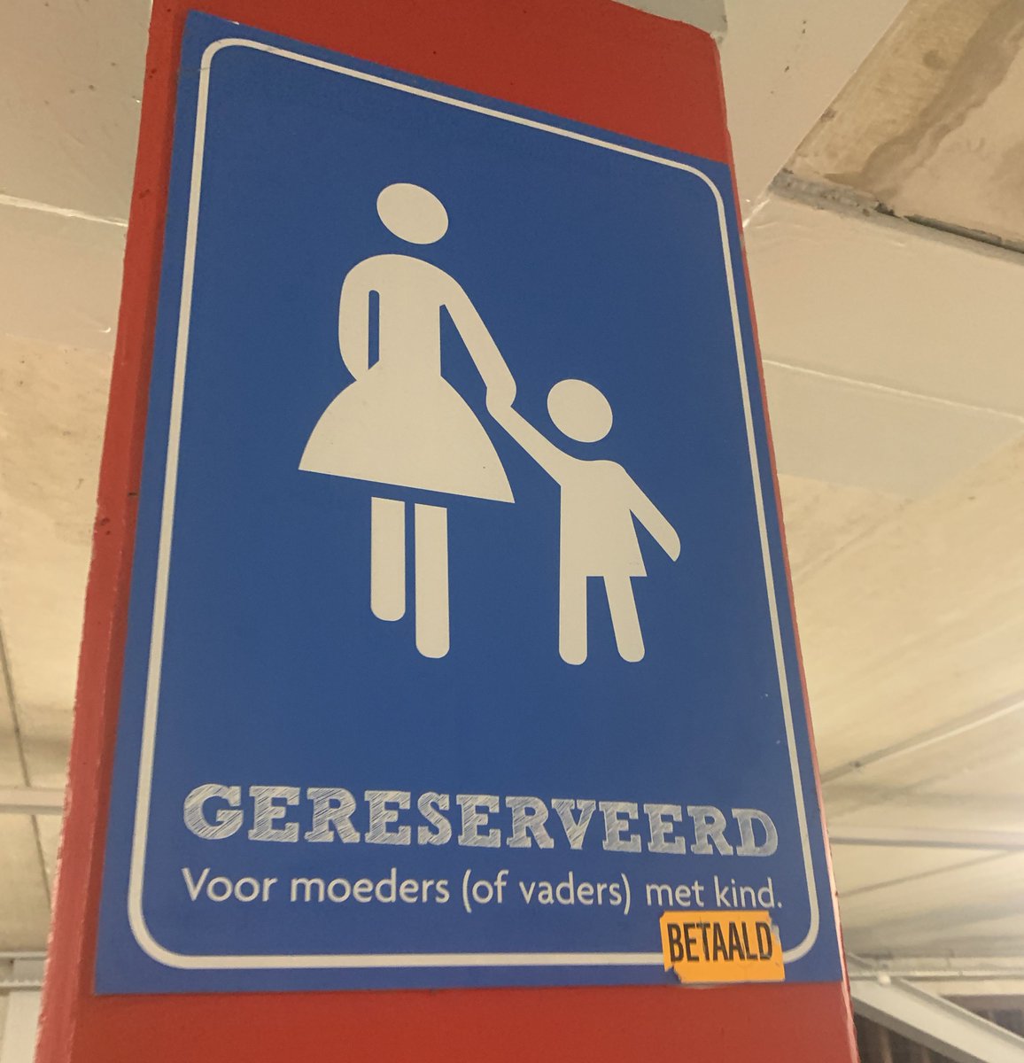 hetisemma's tweet image. if only we had een woord om moeders (of vaders) gezamenlijk te beschrijven