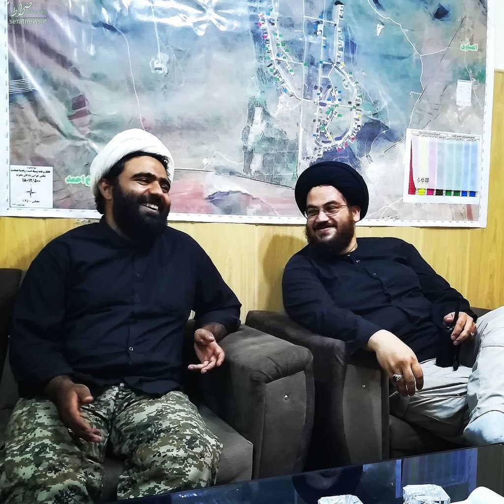 beehnam's tweet photo. ابوالفضل، پسر حسین شریعتمداری در حلب
مسواک بزن اخوی https://t.co/Wl4xMphcuu