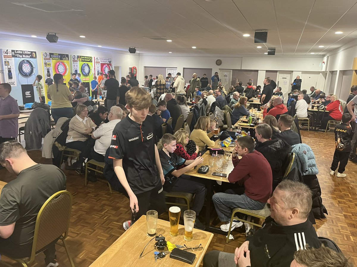 A MASSIVE 84 Kids at the. #STHELENS  #darts Academy tonight.  At the great  <a href="/sidacsports16/">The SIDAC</a> club ,  A record turn out after 10 years , had 79 a few times , THANKS <a href="/Michael180Smith/">Michael Smith</a>  😂.