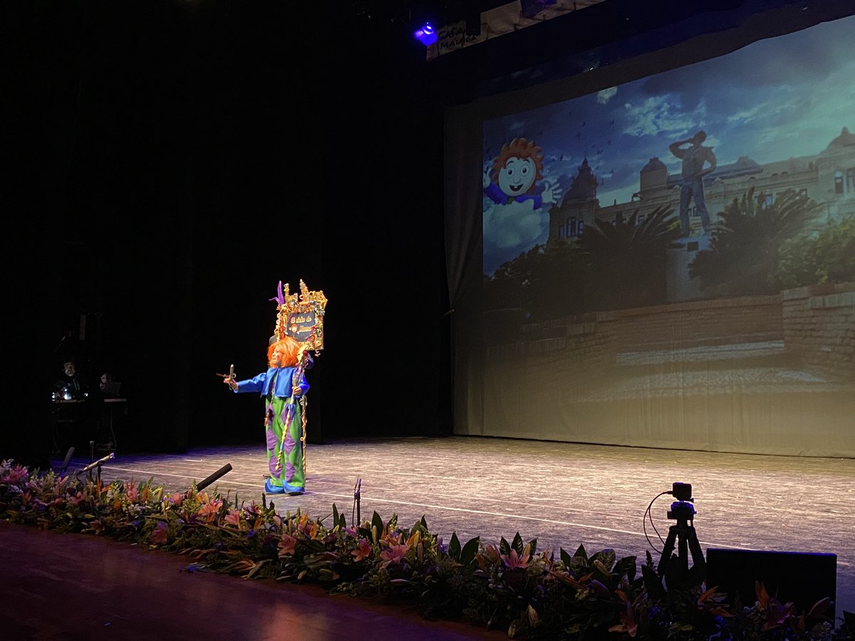 🎭 Comienza la cuarta sesión de preliminares con un acontecimiento histórico, la actuación de un romancero infantil: ‘El nieto de Momo’ 🎉👏🏼

#COACMLG #CarnavalMLG