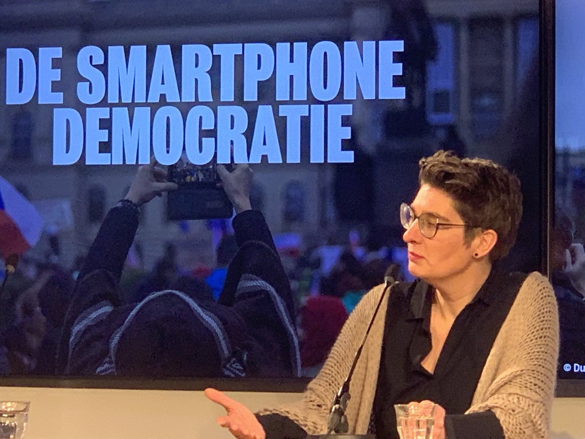 JosvanWinkel's tweet photo. Marije van den Berg eerste spreker bij avond over “De smartphone democratie” ⁦@De_Zwijger⁩ https://t.co/bo4qEuRMrz