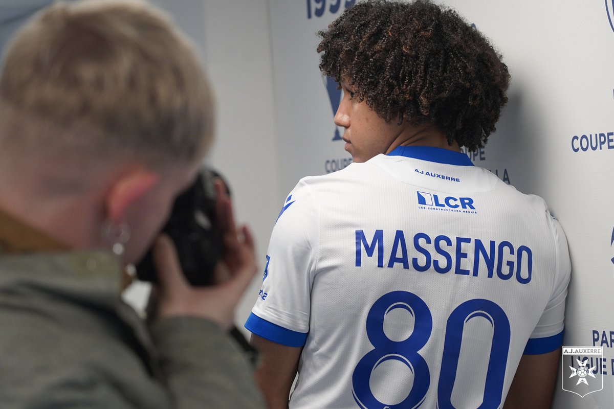 AJA's tweet image. 🆕 Han-Noah Massengo prêté à l’@AJA 🖊️

Le jeune milieu de terrain français (21 ans) est prêté jusqu’à la fin de saison, sans option d’achat, par @BristolCity

Plus d’infos 👉 aja.fr/han-noah-masse…

𝐖𝐞𝐥𝐜𝐨𝐦𝐞 𝐇𝐚𝐧-𝐍𝐨𝐚𝐡 ! 🔵⚪️

#TeamAJA