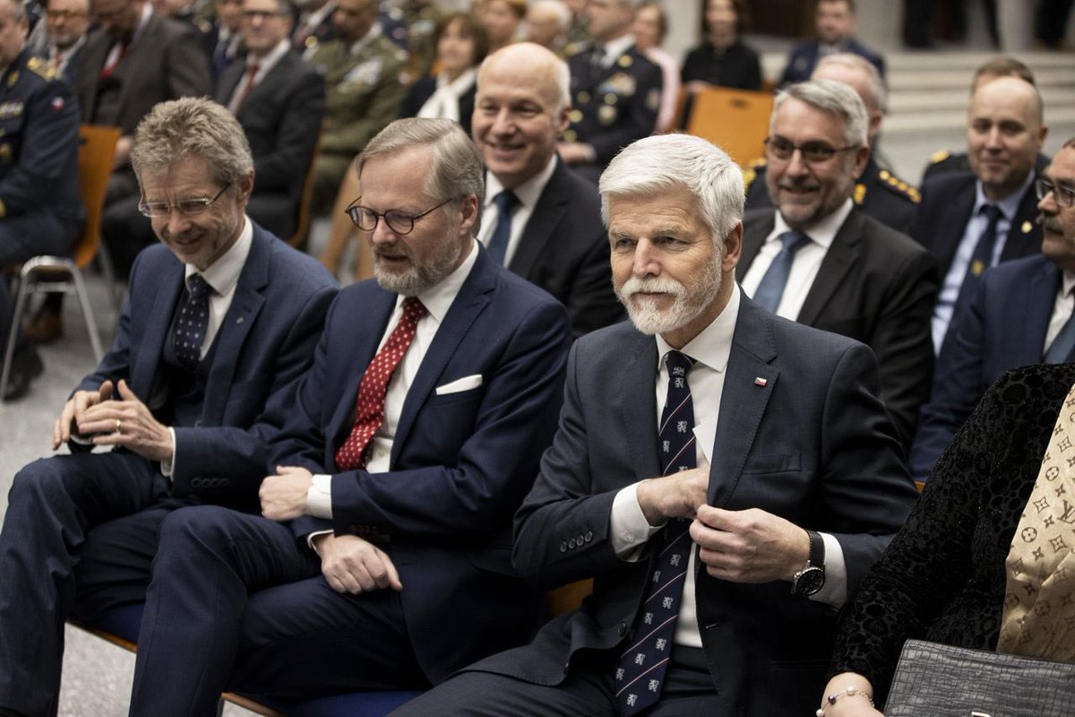 PavelFischer's tweet photo. Slavnost 30. výročí vzniku Armády 🇨🇿 byla příležitostí ocenit zásluhy významných osobností a také mluvit o budoucnosti.  

@ArmadaCR @general_pavel @Vystrcil_Milos @P_Fiala @jana_cernochova 

https://t.co/dbGGrIYDpU https://t.co/olyyJ47kYU