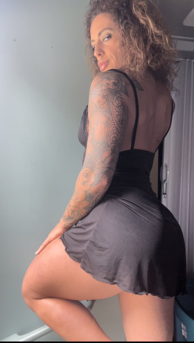 JessicaWimber19's tweet photo. It’s my birthday 🎂 let’s celebrate with some cake 😏 #ass #booty #FitnessMotivation #MondayMotivation #mondaythoughts #bodypositivity #bod #women #ukrainiangirls #tattoo #tattooart #musclegrowth #musclemommy #fitnessgirls #onlyfans #onlyfansgirl #onlyfanspromo https://t.co/HHNoMmcF9u