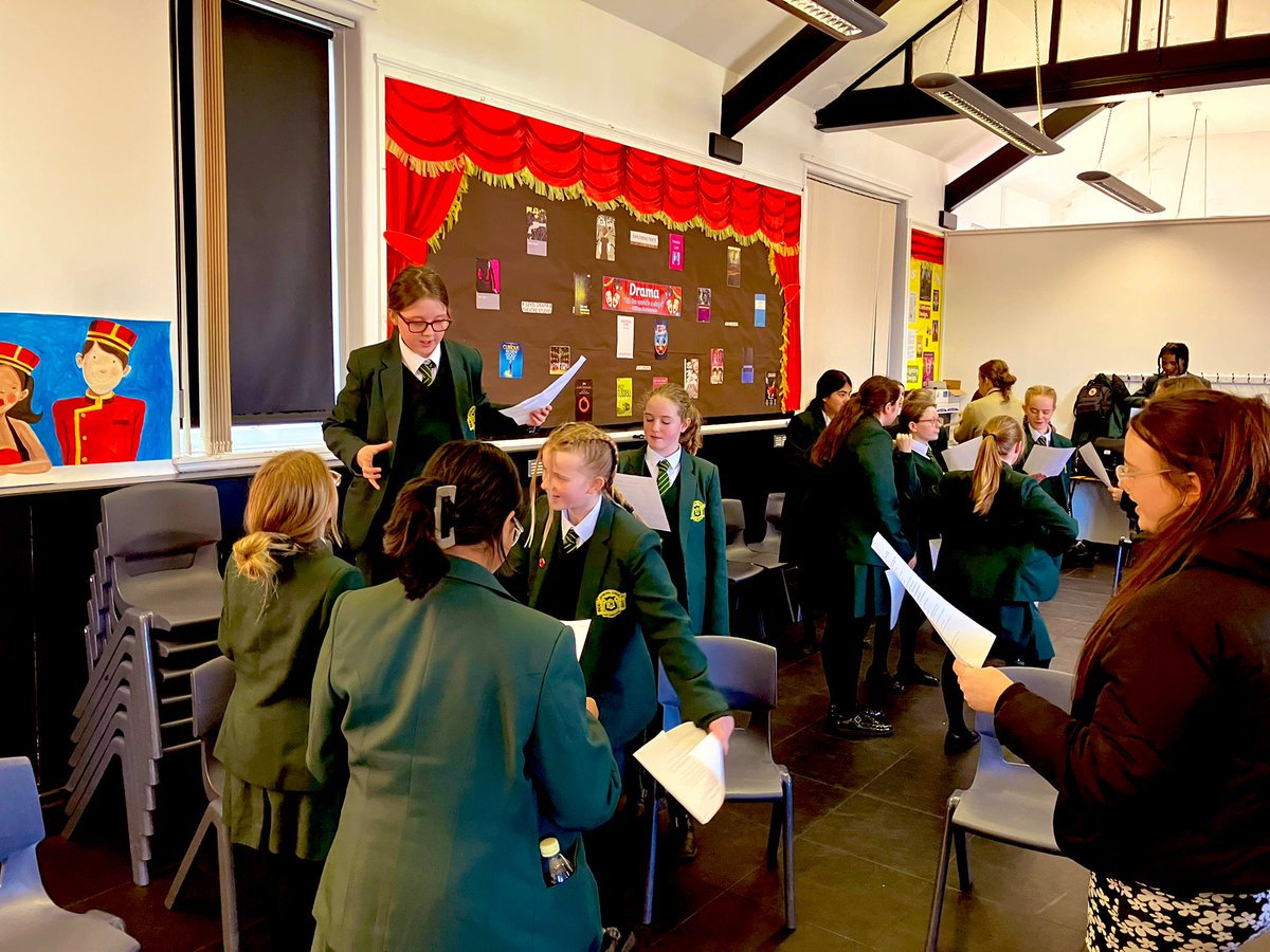 DramaUptonFCJ1's tweet photo. Excellent work, and lots of fun at Year 7 Drama club today. Year 12 doing a fantastic job to lead and direct the groups 🎭🤩👏 #year7dramaclub #year12dramamentors #scriptwork #interpretingtext #directing #groupwork #performance https://t.co/oEHSfilTRA