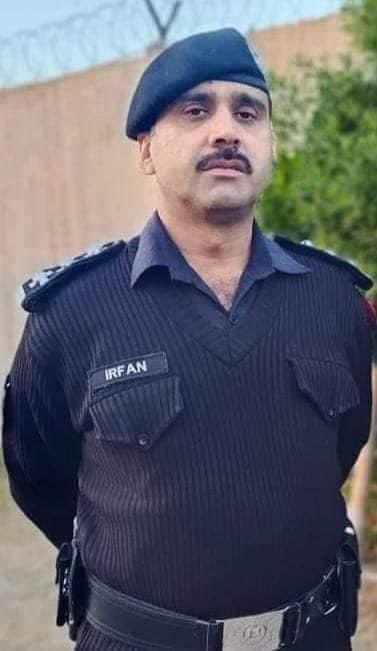 DrTSK24's tweet photo. For this shaheed almost I did my best  we were hoping for miracle..I can’t forget the last moment of his life when he was shouting for life ..Did almost 30 mints CPR and emergency medications my team worked hard to save his life but he was a brain injury I cried for this man https://t.co/mdL877F2cZ