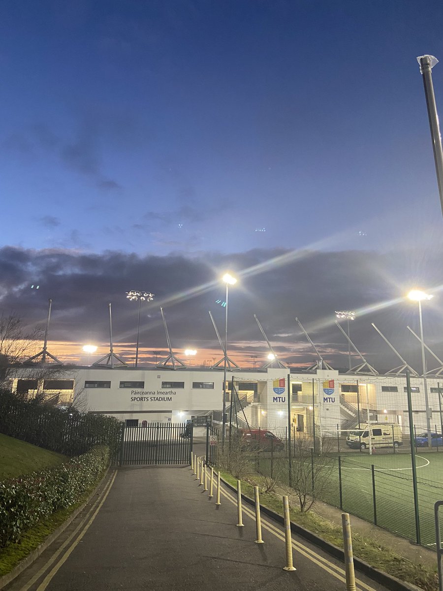 MTUCork_Sports's tweet image. Grand ole stretch in the evenings - We love to see it #mtusports #getoutgetactive @MTU_ie