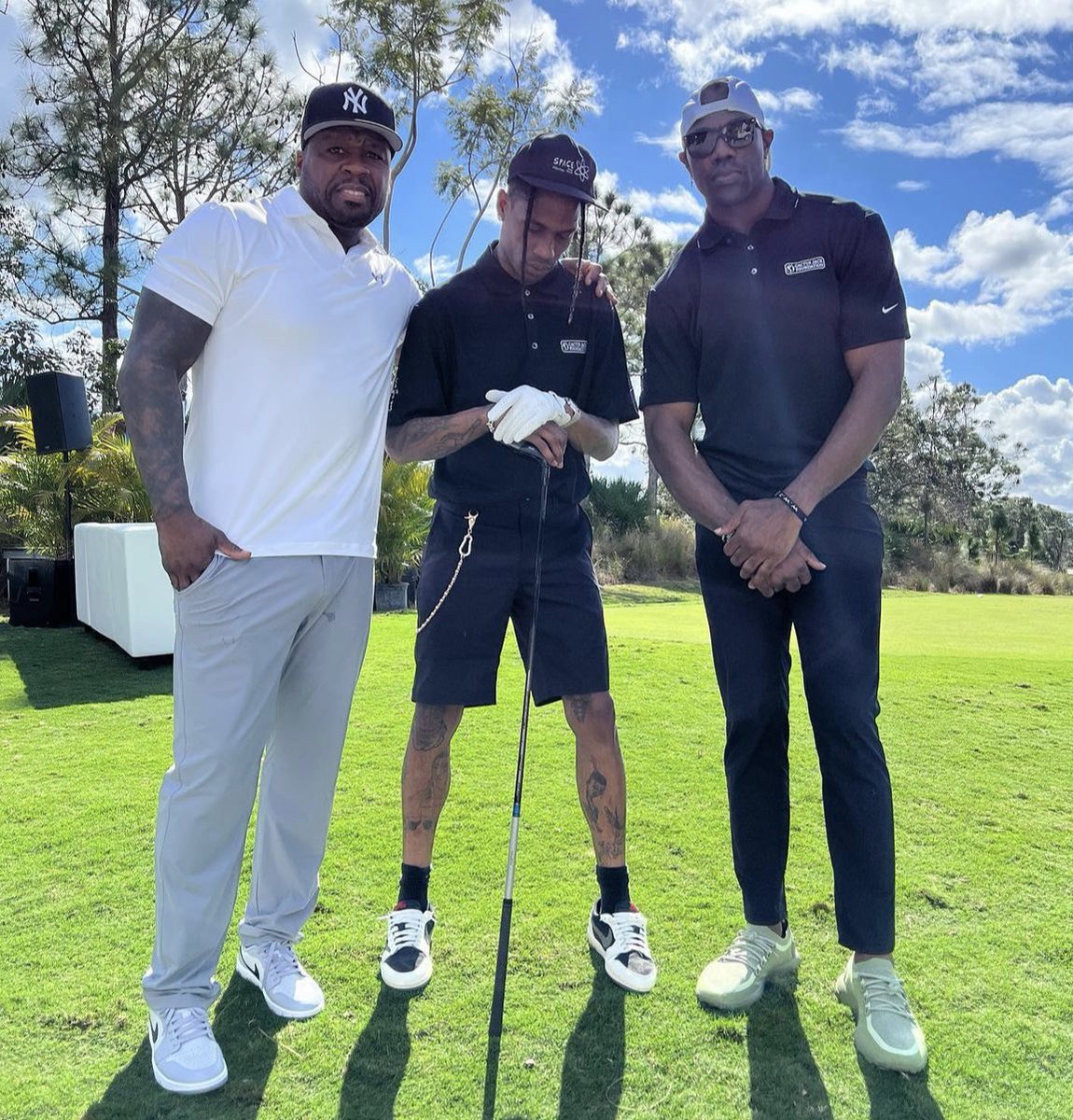DailyRapFacts's tweet photo. Travis Scott and 50 Cent went golfing together ⛳️ https://t.co/q0jF2btDYK
